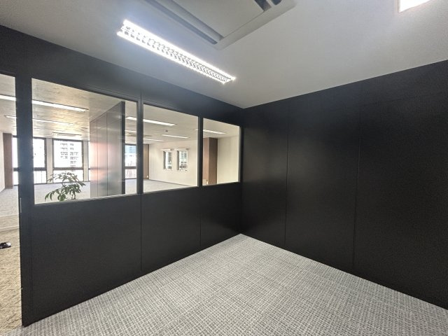 ほうらいやビルのロビー