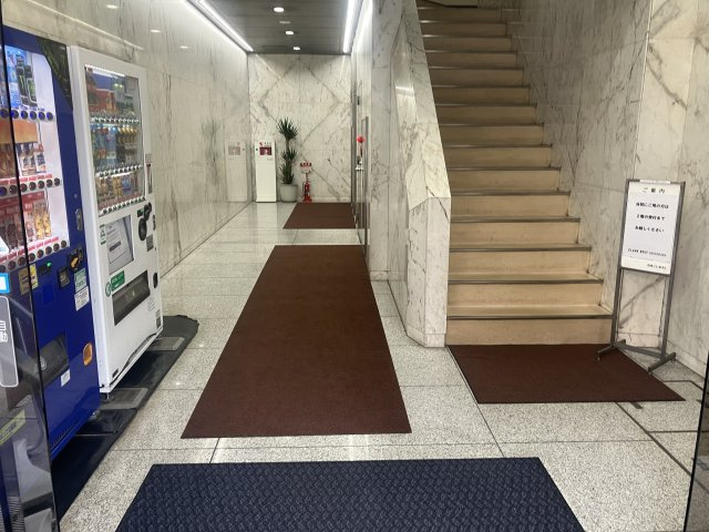 偕楽ビル 新末広のエントランス