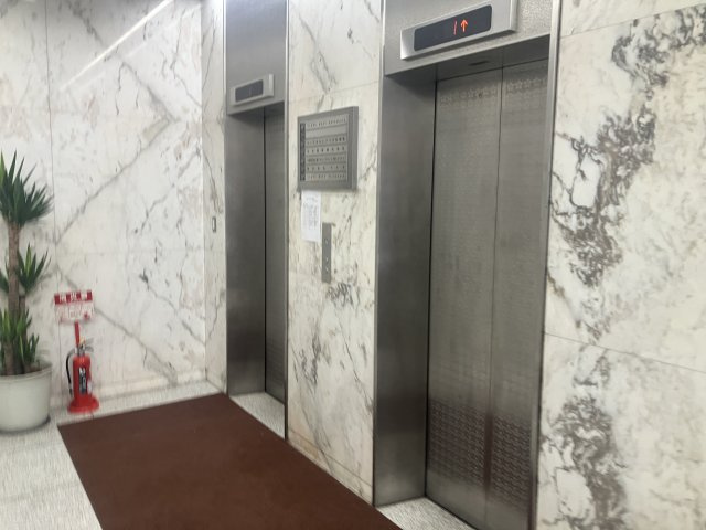 偕楽ビル 新末広のエントランス