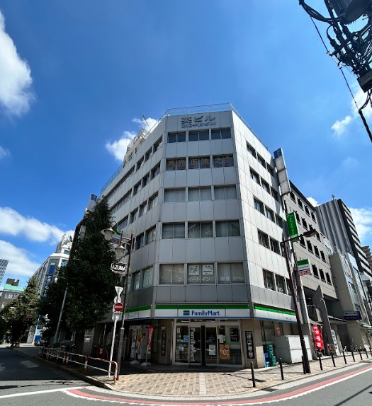 英ビル　301の外観