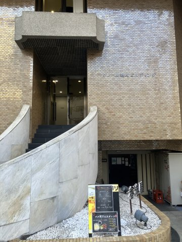 クレール麹町のエントランス