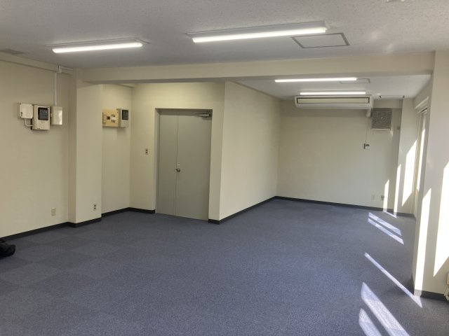 冨高ビルのロビー