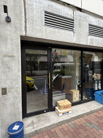 東亜ビルのエントランス