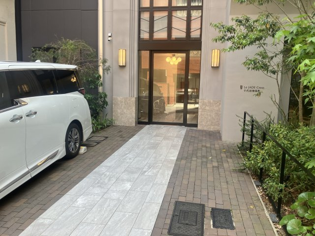 レ・ジェイドクロス千代田神保町のエントランス