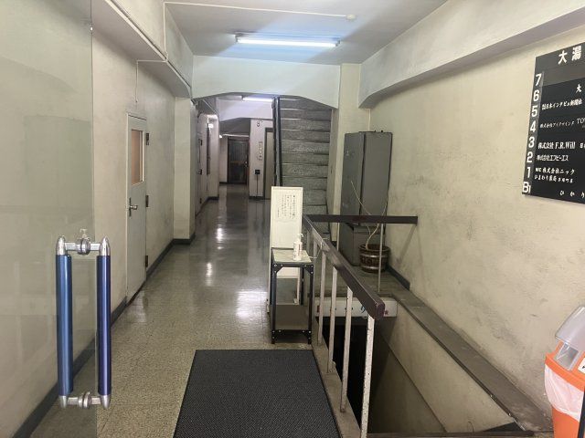 大湯ビルのロビー