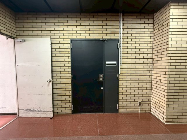 サンポウ池袋ビル　102の玄関