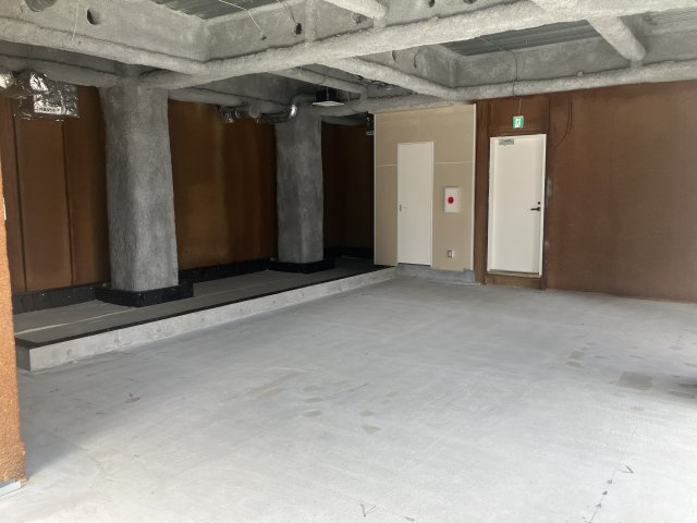 愛場新橋タワーの駐車場