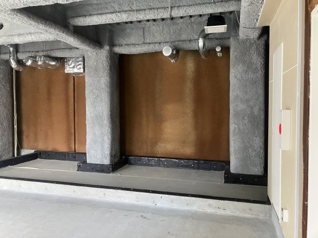 愛場新橋タワーの玄関