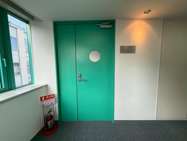 サンポウ水道橋ビル　701の玄関