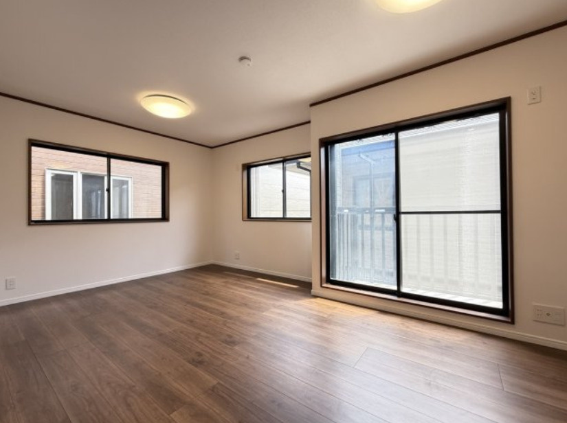 朝霞市幸町一丁目戸建の居間・リビング|ゆったりとしたリビングです