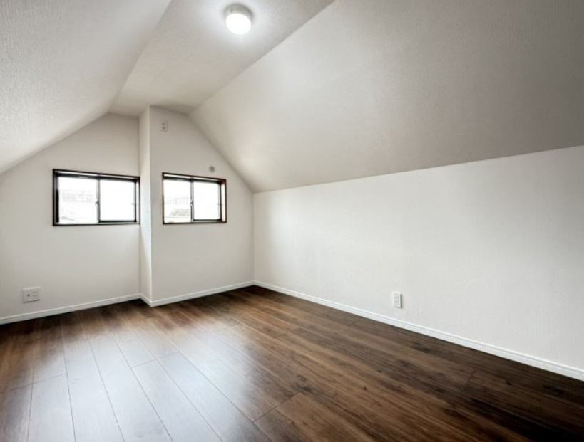 朝霞市幸町一丁目戸建の洋室|コンパクトで使いやすい洋室です