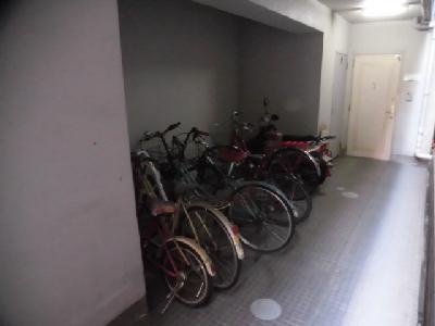 五条セフィーマンションの駐車場|駐輪場