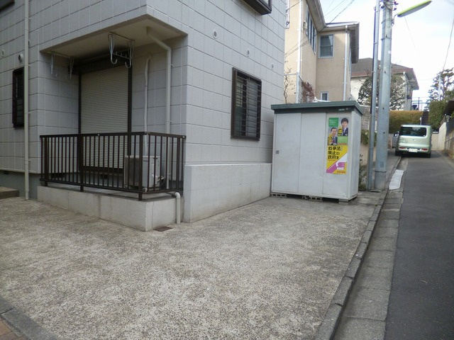 メゾン松本の駐車場|★敷地内駐車場1万円★