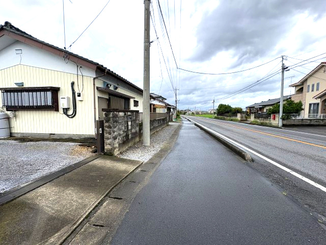 350㎡越え宅地！足利市梁田町　平屋建ての前面道路含む現地写真|前面道路含む現地写真です