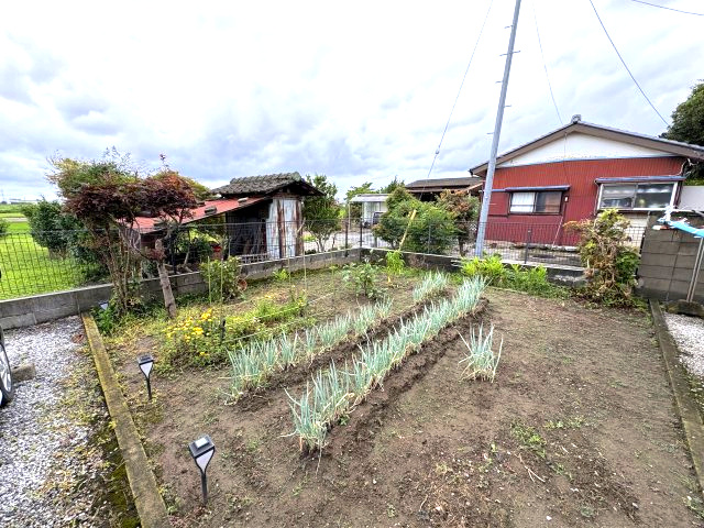 350㎡越え宅地！足利市梁田町　平屋建ての庭|家庭菜園もできます