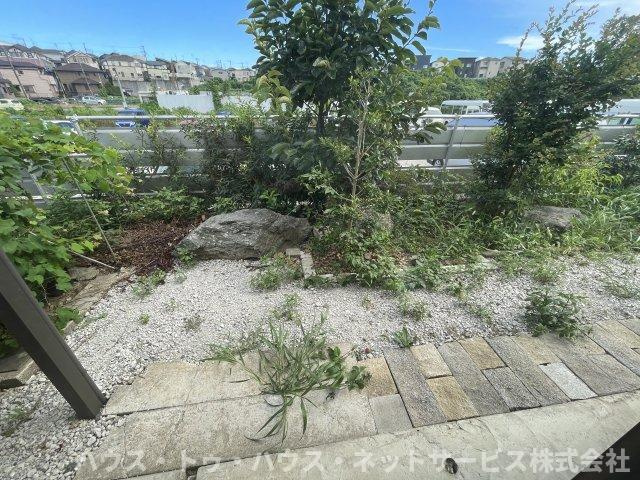 流山市野々下平屋の庭