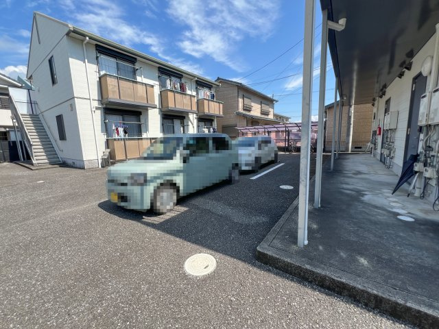 シャーメゾン・ソレイユ B棟の駐車場
