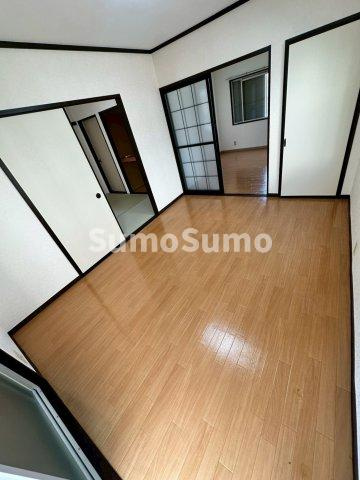 ファミール仁川IIの居間・リビング