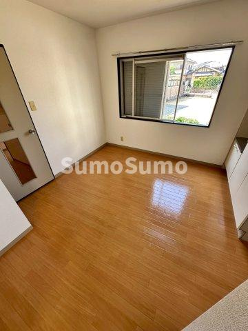 ファミール仁川IIの居間・リビング