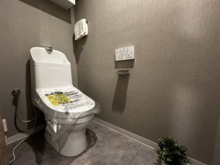 セレナハイム八千代中央のトイレ|落ち着いた色調のトイレです