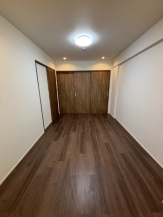 グランドメゾン朝比奈の洋室|明るい洋室です