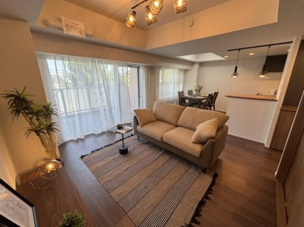 グランドメゾン朝比奈の居間・リビング|ゆったり過ごせるリビングです