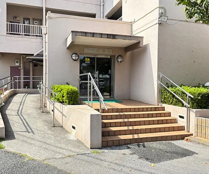 コーポ根岸のエントランス|落ち着いたエントランスです