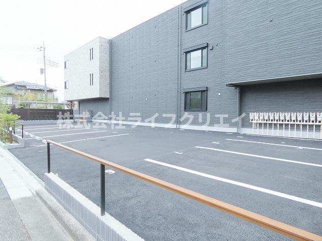 アルフラット万願寺の駐車場