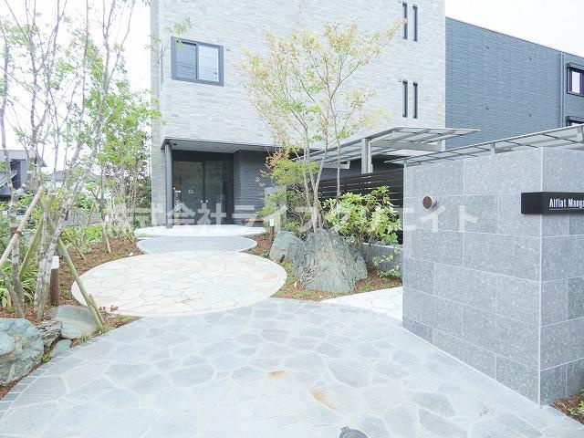 アルフラット万願寺のエントランス