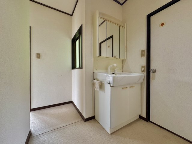 龍ヶ崎市塗戸町中古戸建の洗面所