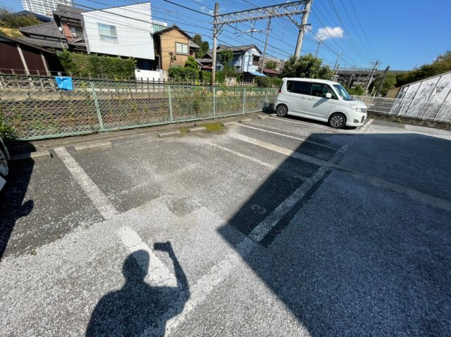 グランディール織戸の駐車場