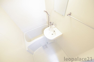 【ロビー】 | レオパレスリバーサイド染地 | 風呂