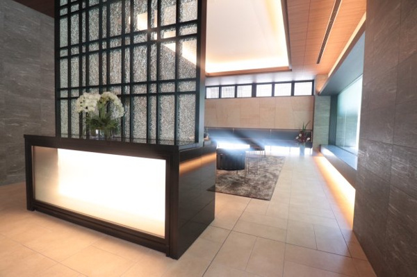 【ロビー】 | 【ラウンジ】ゆるやかな時間の流れに、温もりを覚える空間です！