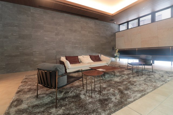 【ロビー】 | 【ラウンジ】ゆるやかな時間の流れに、温もりを覚える空間です！