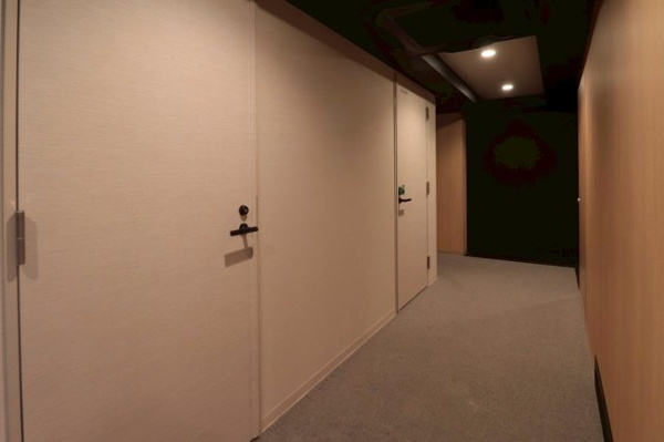 【設備】 | 【各階ごみ置き場】各フロアごとに曜日や時間に関係なくゴミ出しできるゴミステーションを設置しています。