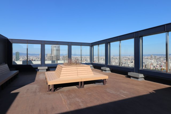 【その他共用部分】 | 【共用部】31階部分にあるスカイバルコニー。天神祭りのときは自由に屋上から花火を観覧できます！