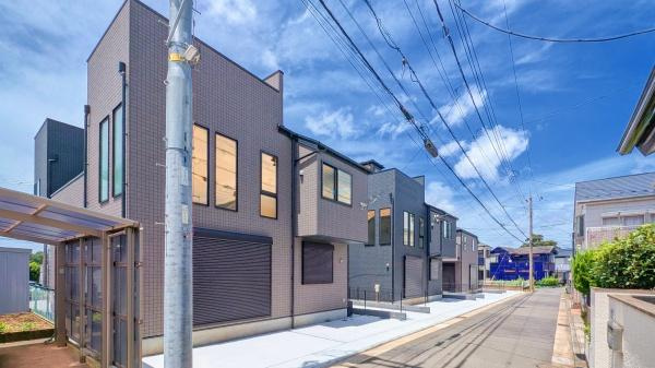 横浜市港北区高田東３丁目の新築一戸建の前面道路含む現地写真|落ち着いた街並みになります。
是非一度、現地へお越しください。 
ご自宅までの送迎もいたします