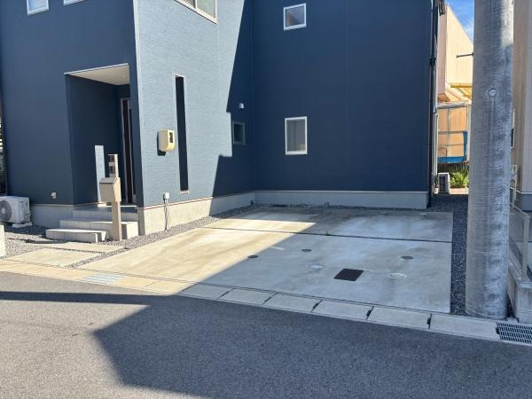 岡崎市蓑川町・中古戸建の駐車場|２台駐車できます！