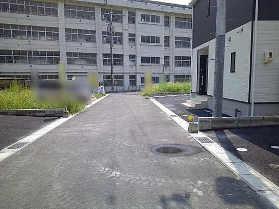 【前面道路含む現地写真】