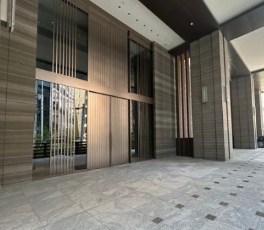 ブランズタワー大阪本町のエントランス