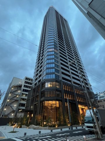 ブランズタワー大阪本町の外観