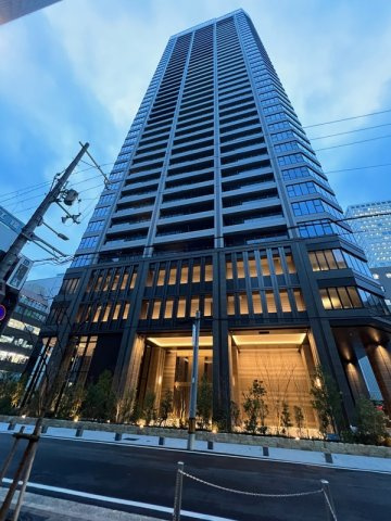 ブランズタワー大阪本町の外観