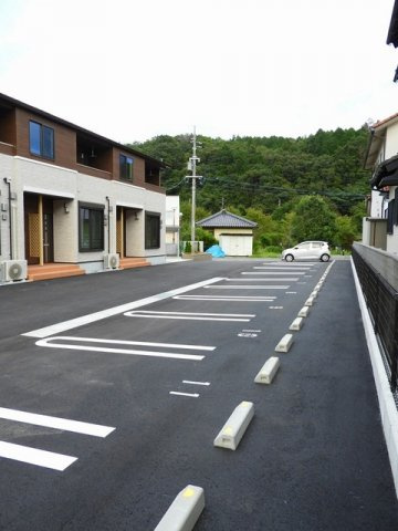 ウッドスプリング有田の駐車場