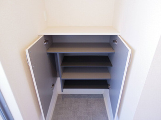 【玄関】 | プエラリア　サクラⅠ