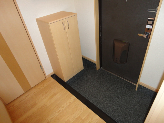 フレッシュパレス堀越の玄関|玄関(人感センサーライト)