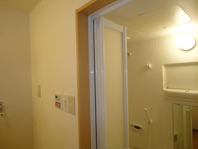 フレッシュパレス堀越のその他|浴室乾燥機