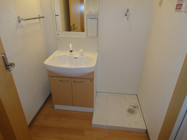 フレッシュパレス堀越の洗面所|洗面(人感センサーライト)