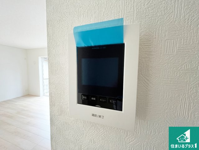 大津市坂本　第33期　新築一戸建ての防犯設備|カラーモニターインターホン！声だけでなく来訪者の姿や顔がモニターで確認できるので、小さなお子様がいらっしゃるご家庭でも安心できます！