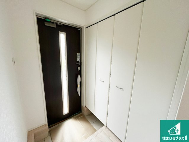 大津市坂本　第33期　新築一戸建ての玄関|シューズボックスにはたくさんの靴が収納できるので玄関周りはいつもスッキリ！ご家族が増えても安心！