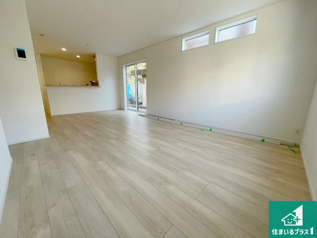 大津市坂本　第33期　新築一戸建ての居間・リビング|シンプルなリビングは、観葉植物等のインテリアを楽しめますね！パパ好みにも、ママ好みにも家具次第で雰囲気を変えることができます！